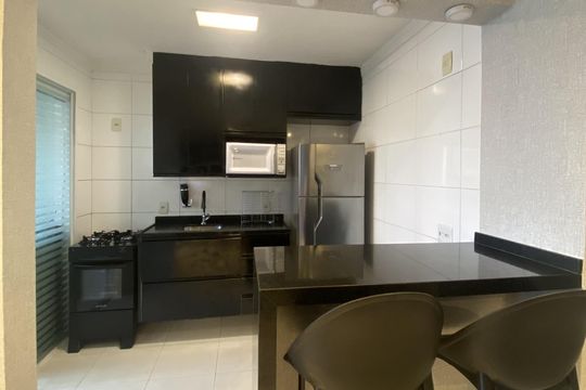 Cozinha de apartamento à venda com 2 quartos, 74m² em Jardim Tupanci, Barueri