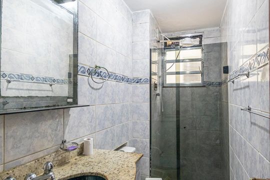 Banheiro de apartamento para alugar com 2 quartos, 50m² em Irajá, Rio de Janeiro