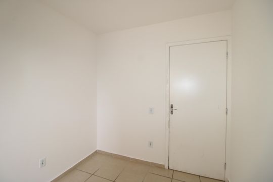 Quarto 2 de apartamento para alugar com 2 quartos, 41m² em Jardim Guaianazes, São Paulo
