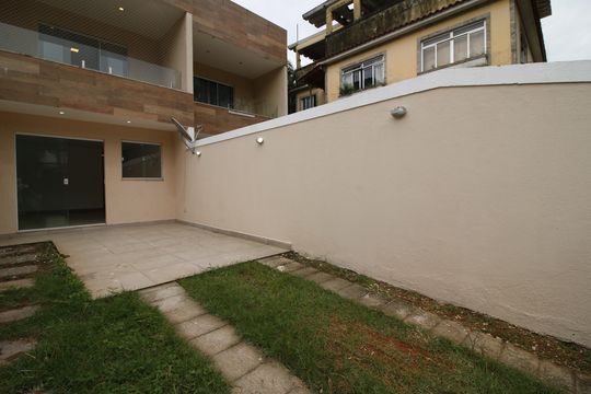 Garagem de casa à venda com 2 quartos, 120m² em Curicica, Rio de Janeiro