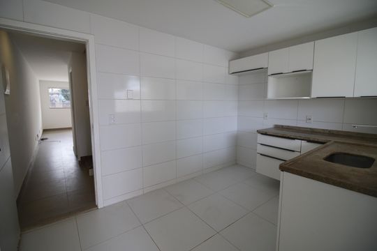 Cozinha de casa à venda com 2 quartos, 120m² em Curicica, Rio de Janeiro