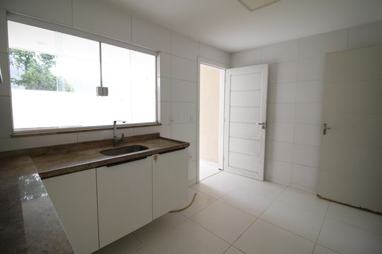 Cozinha de casa à venda com 2 quartos, 120m² em Curicica, Rio de Janeiro