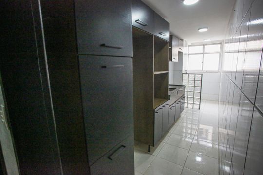 Cozinha de apartamento para alugar com 4 quartos, 156m² em Taquara, Rio de Janeiro