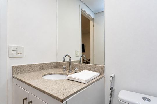 Banheiro de kitnet/studio à venda com 1 quarto, 30m² em Santa Ifigênia, São Paulo
