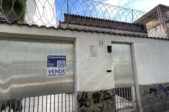 Fachada de casa à venda com 5 quartos, 450m² em Vila Isabel, Rio de Janeiro