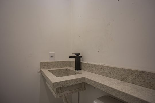Banheiro de apartamento à venda com 2 quartos, 35m² em Vila Santo Estefano, São Paulo