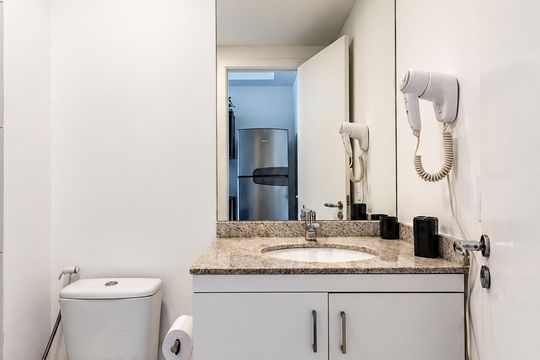 Banheiro de kitnet/studio à venda com 1 quarto, 23m² em Sé, São Paulo