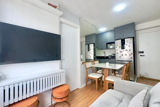 Sala de apartamento à venda com 2 quartos, 36m² em Vila das Bandeiras, Guarulhos