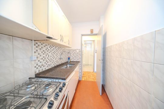 Cozinha e Área de Serviço de kitnet/studio para alugar com 1 quarto, 40m² em Bela Vista, São Paulo