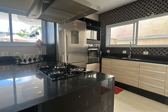 Cozinha de casa de condomínio à venda com 3 quartos, 364m² em Jardim do Golf I, Barueri
