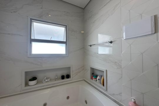 Banheiro da Suíte 2 de casa de condomínio à venda com 3 quartos, 364m² em Jardim do Golf I, Barueri