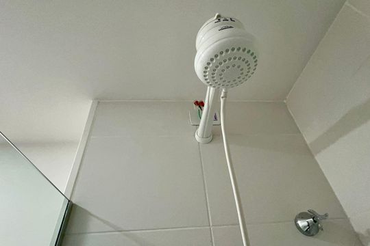Banheiro de kitnet/studio para alugar com 1 quarto, 24m² em Pinheiros, São Paulo