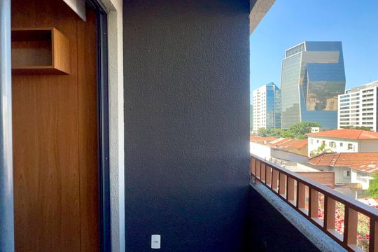 Varanda de kitnet/studio para alugar com 1 quarto, 24m² em Pinheiros, São Paulo