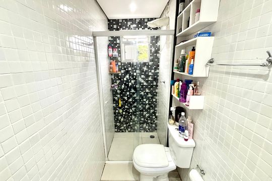 Banheiro de apartamento para alugar com 2 quartos, 42m² em Conjunto Residencial José Bonifácio, São Paulo
