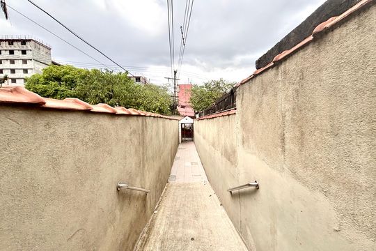 Entrada de apartamento para alugar com 2 quartos, 42m² em Conjunto Residencial José Bonifácio, São Paulo