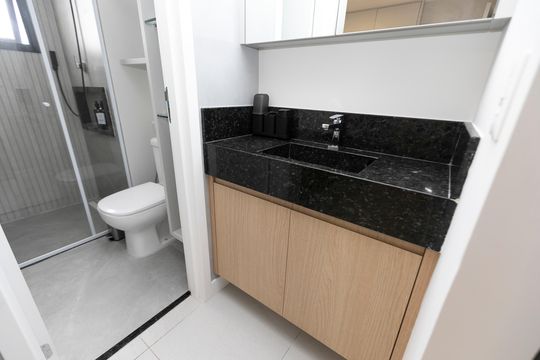 LAVABO + BANHEIRO de apartamento para alugar com 1 quarto, 46m² em Centro, Campinas