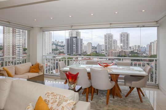 Sala e Sacada de apartamento à venda com 2 quartos, 101m² em Vila Romana, São Paulo