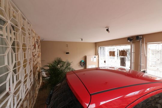 Garagem de casa à venda com 4 quartos, 132m² em Vila Sao Paulo, São Paulo