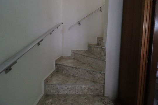 Escada de casa à venda com 4 quartos, 132m² em Vila Sao Paulo, São Paulo