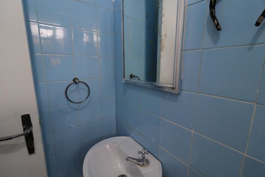 Banheiro externo de casa à venda com 4 quartos, 132m² em Vila Sao Paulo, São Paulo