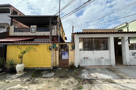 Fachada + placa de casa para alugar com 1 quarto, 50m² em Bento Ribeiro, Rio de Janeiro
