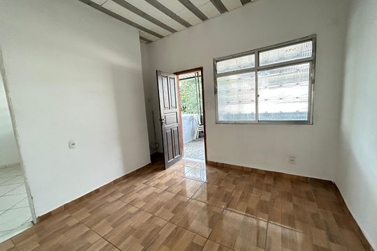 Casa para alugar com 1 quarto, 50m² em Bento Ribeiro, Rio de Janeiro