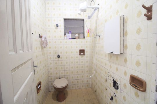 Banheiro de casa à venda com 3 quartos, 142m² em Jardim das Imbuias, São Paulo