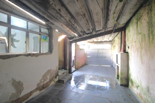 Garagem de casa à venda com 3 quartos, 142m² em Jardim das Imbuias, São Paulo