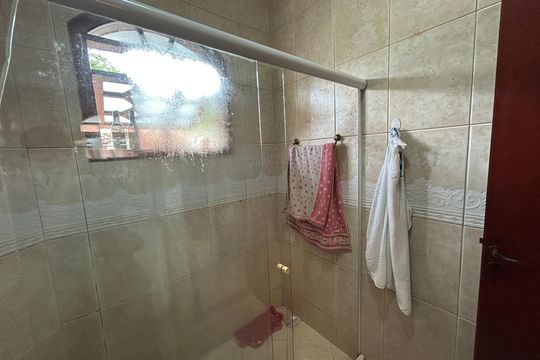 Banheiro Social  de casa de condomínio para alugar com 3 quartos, 166m² em Vila Valqueire, Rio de Janeiro