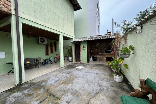 Quintal de casa de condomínio para alugar com 3 quartos, 166m² em Vila Valqueire, Rio de Janeiro