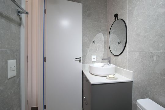 Banheiro da Suíte de apartamento para alugar com 1 quarto, 26m² em Vila Nova Conceição, São Paulo