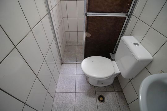 Banheiro de casa para alugar com 1 quarto, 40m² em Jardim Peri, São Paulo