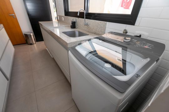 ÁREA DE SERVIÇO de casa de condomínio à venda com 3 quartos, 504m² em Bairro das Palmeiras, Campinas