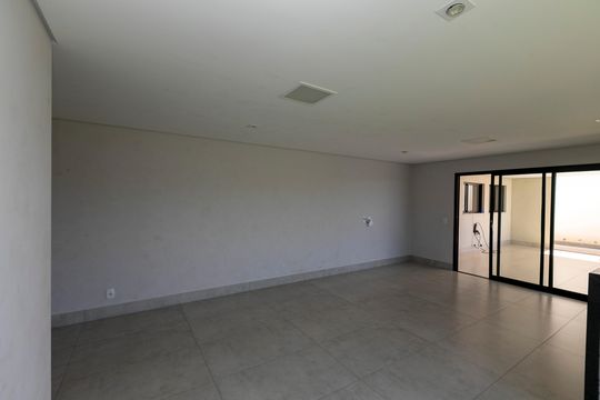GARAGEM de casa de condomínio à venda com 3 quartos, 504m² em Bairro das Palmeiras, Campinas