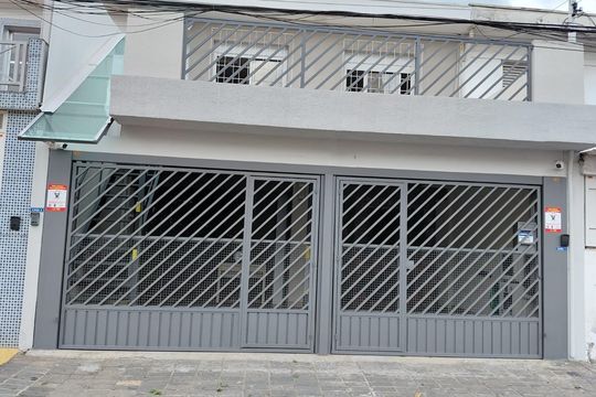 Fachada de casa para alugar com 1 quarto, 75m² em Mirandópolis, São Paulo