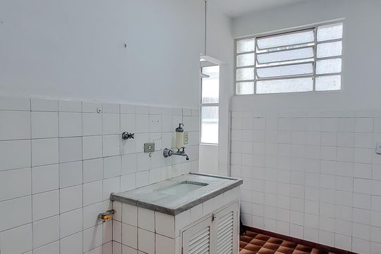 Cozinha de apartamento para alugar com 1 quarto, 48m² em Aclimação, São Paulo