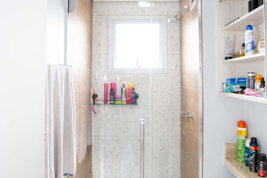 Banheiro de apartamento à venda com 2 quartos, 45m² em Piraporinha, Diadema