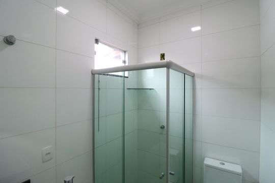 Banheiro do Quarto 1 de casa para alugar com 3 quartos, 185m² em Nova Uberlândia, Uberlândia