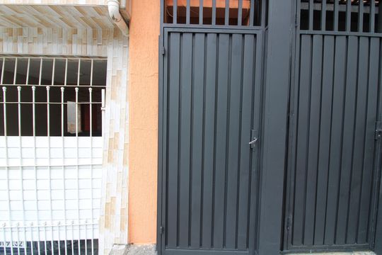 Fachada de casa para alugar com 1 quarto, 35m² em Jardim Castelo, São Paulo