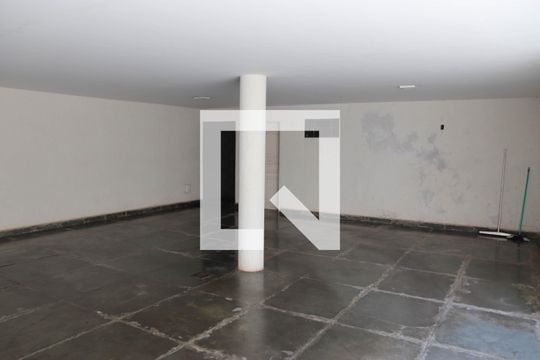 Garagem de casa à venda com 7 quartos, 3200m² em Setor Vila João Vaz, Goiânia