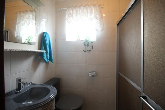 Banheiro 2 de apartamento à venda com 2 quartos, 85m² em Vila Ipiranga, Porto Alegre