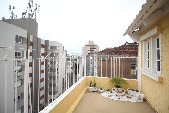 Sacada de apartamento à venda com 2 quartos, 85m² em Vila Ipiranga, Porto Alegre