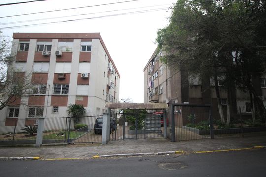Fachada de apartamento à venda com 2 quartos, 85m² em Vila Ipiranga, Porto Alegre