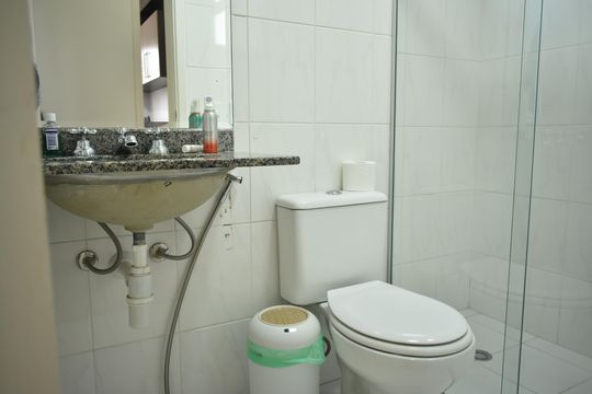 Banheiro  de apartamento à venda com 2 quartos, 68m² em Vila Monte Alegre, São Paulo