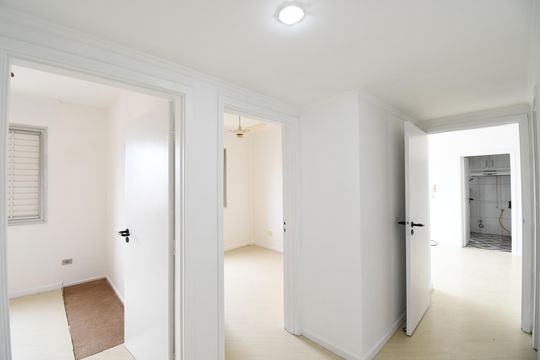 Corredor de apartamento à venda com 3 quartos, 93m² em Centro, Curitiba