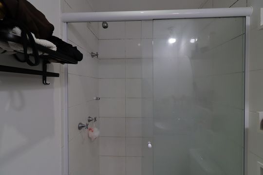 Banheiro da Suíte de apartamento para alugar com 2 quartos, 42m² em Interlagos, São Paulo