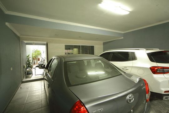 Garagem  de casa à venda com 3 quartos, 232m² em Montanhão, São Bernardo do Campo