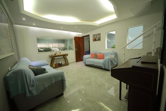 Casa à venda com 3 quartos, 232m² em Montanhão, São Bernardo do Campo