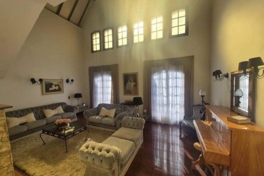 Casa à venda com 3 quartos, 350m² em Jardim Leonor, São Paulo