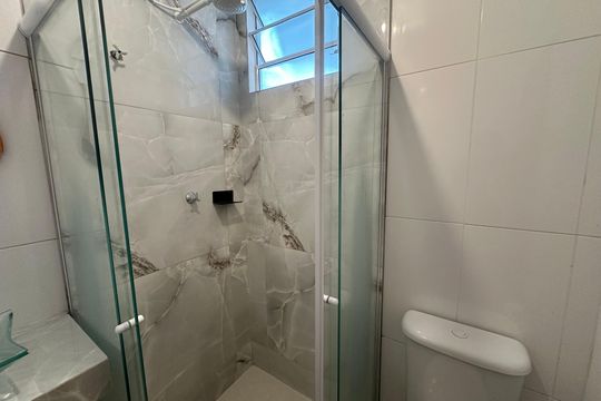 Banheiro Social de apartamento para alugar com 2 quartos, 50m² em Centro, São Vicente
